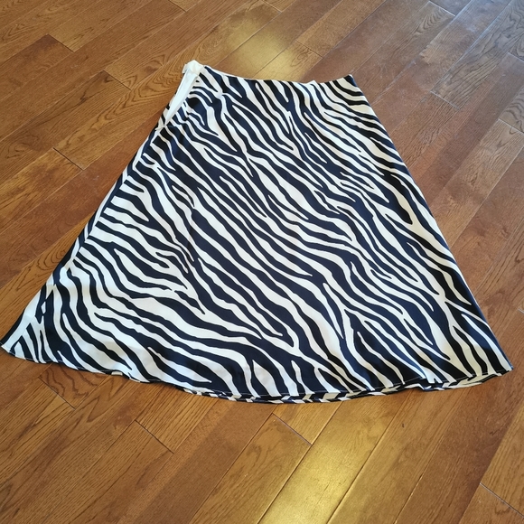 New Theory silk skirt - Picture 11 of 11